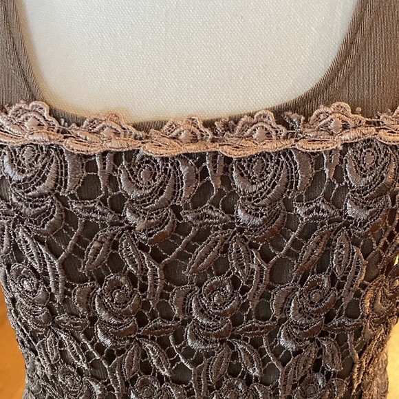 Vejaiz Designs beautiful Women's lace tank taupe - Picture 3 of 6